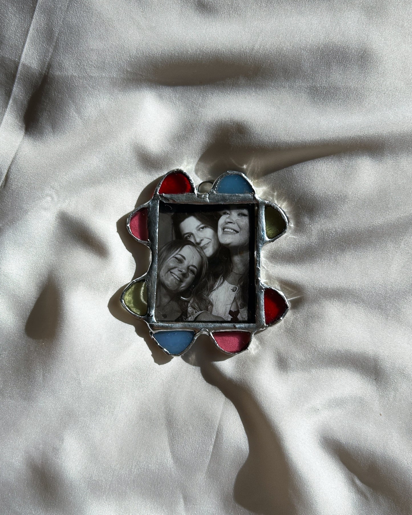 Scallop Polaroid Frame Pink Blue Red Green